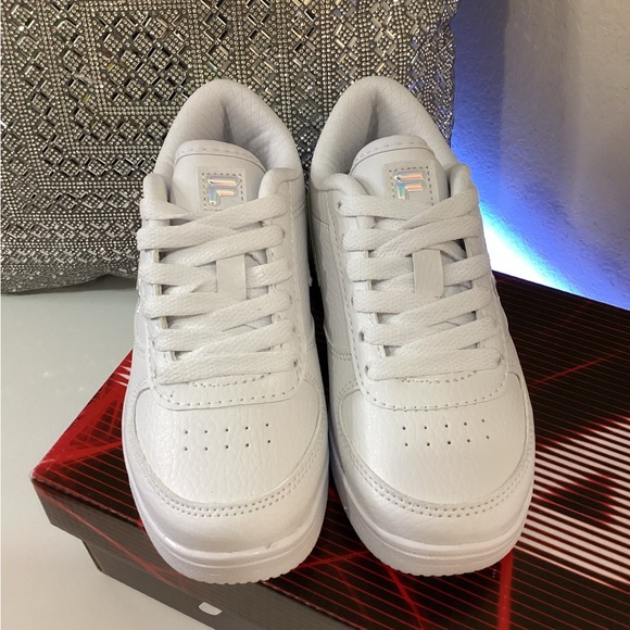 Fila white shoes size 13 for girls - Picture 1 of 8